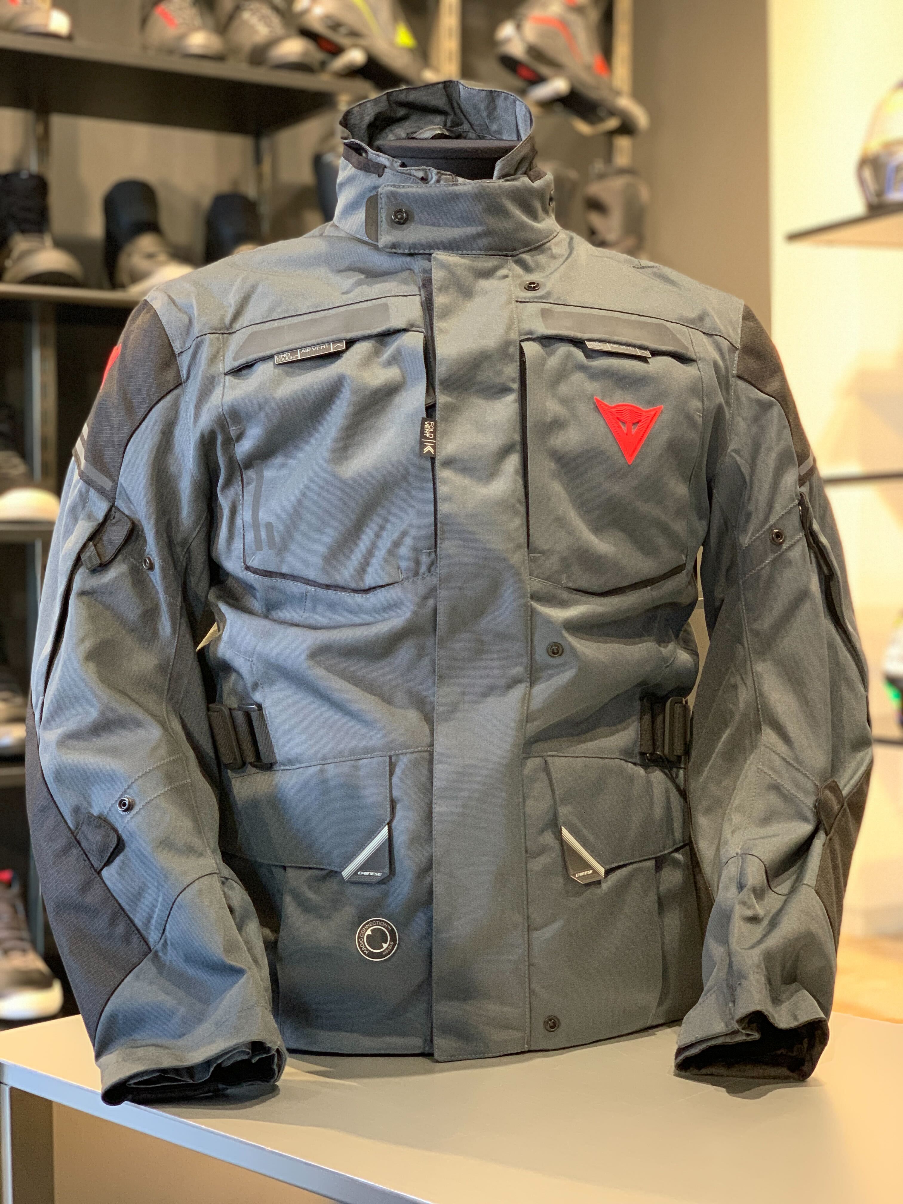 新入荷】保温・防水・アウターの3層構造。ダイネーゼの新しいオール