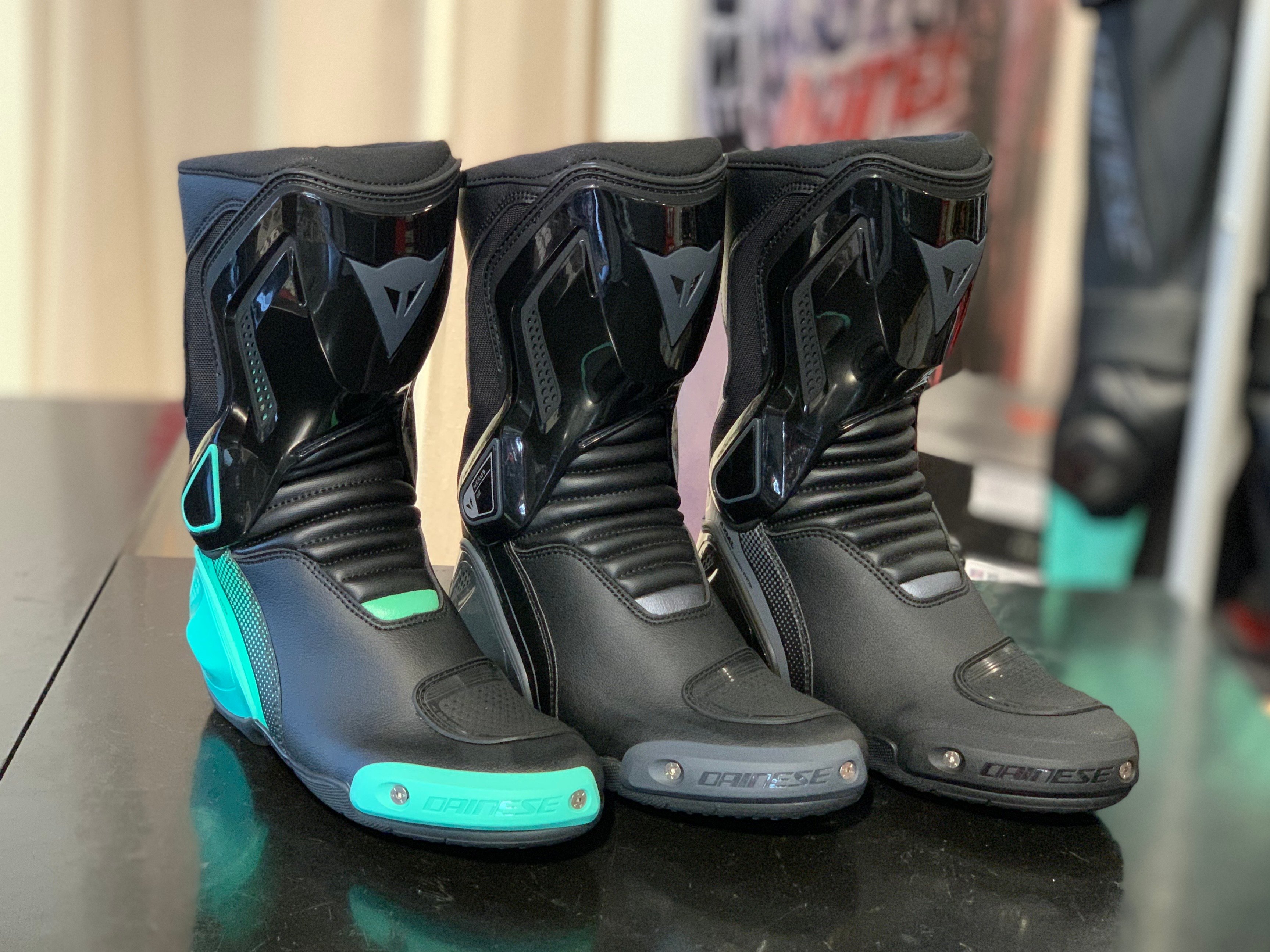 ツーリングからサーキットまで使える''NEXUS 2 BOOTS''に新色が登場！！