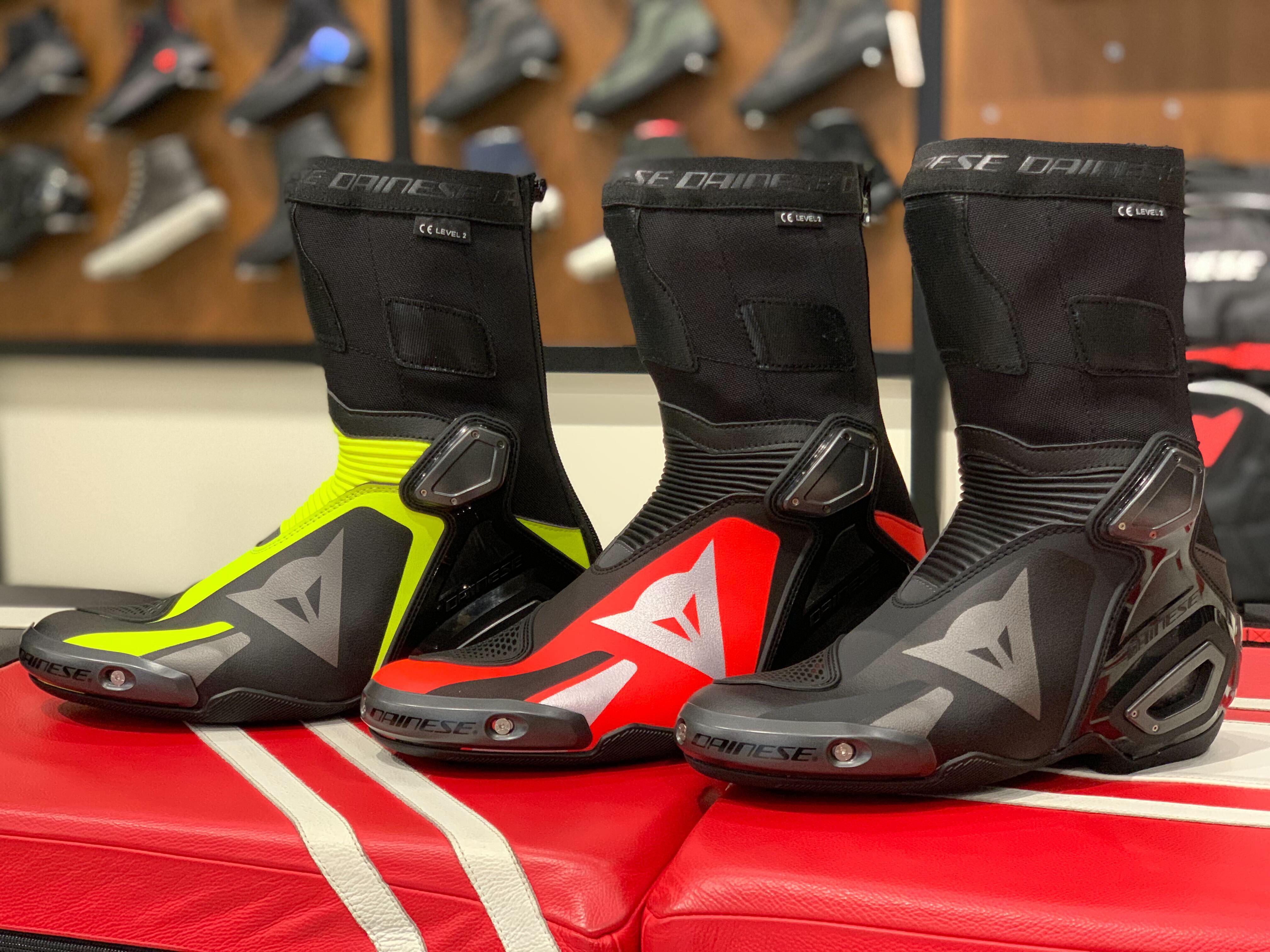 変遷と進化。ダイネーゼの最高峰レーシングブーツ、”AXIAL 2 BOOTS”