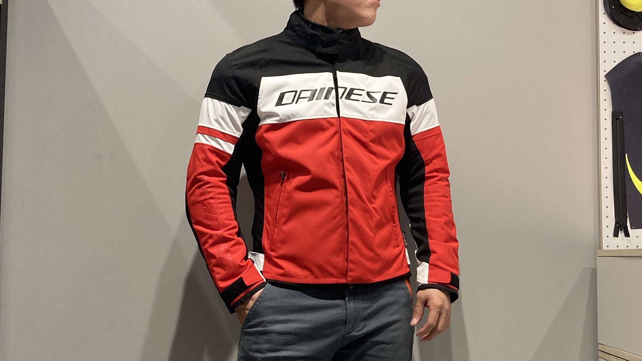 多彩なカラーバリエーションと防水仕様ジャケット【SAETTA D-DRY JACKET】