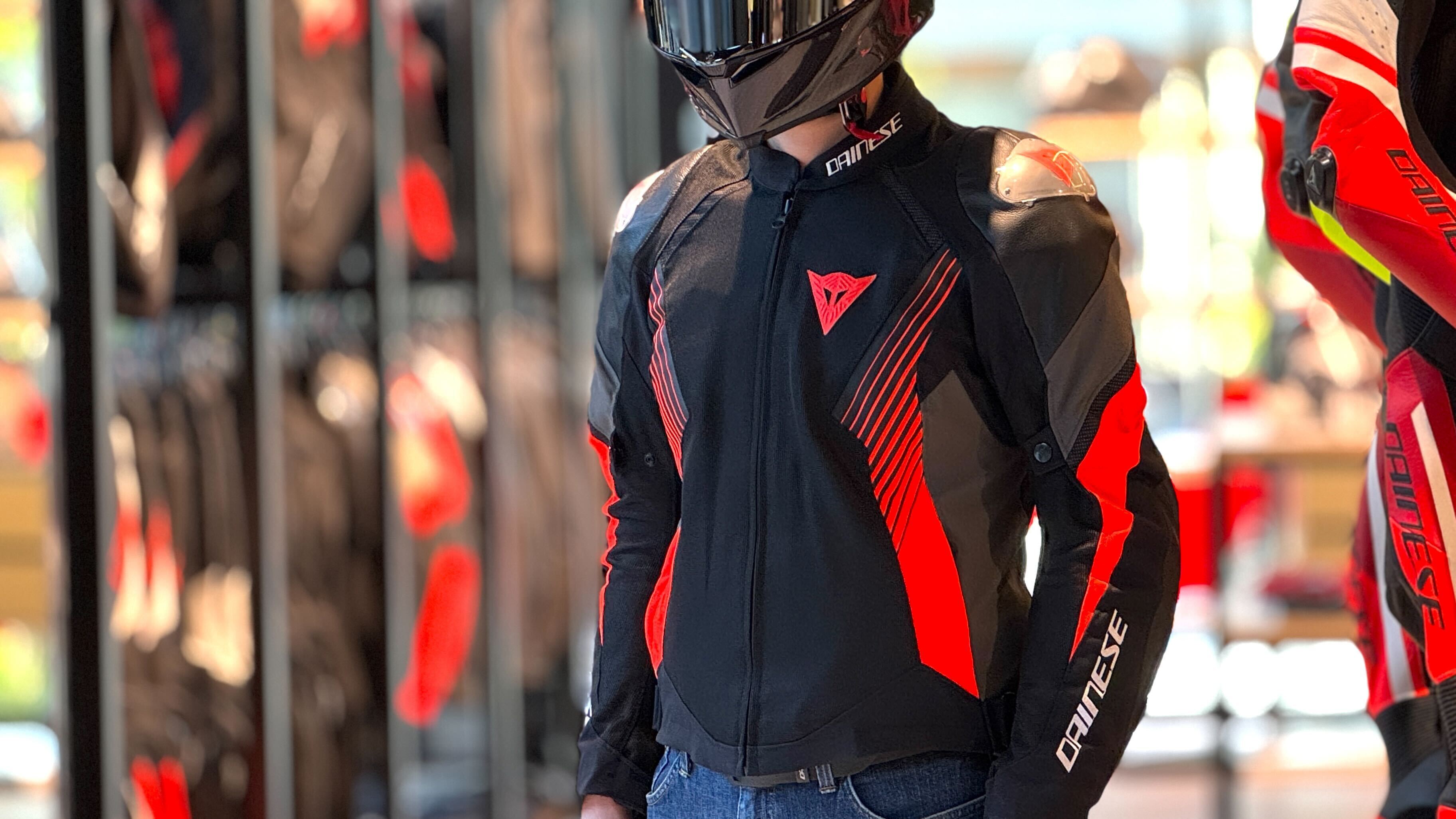 スポーティーかつ機能面にも優れた、ワンランク上のジャケット