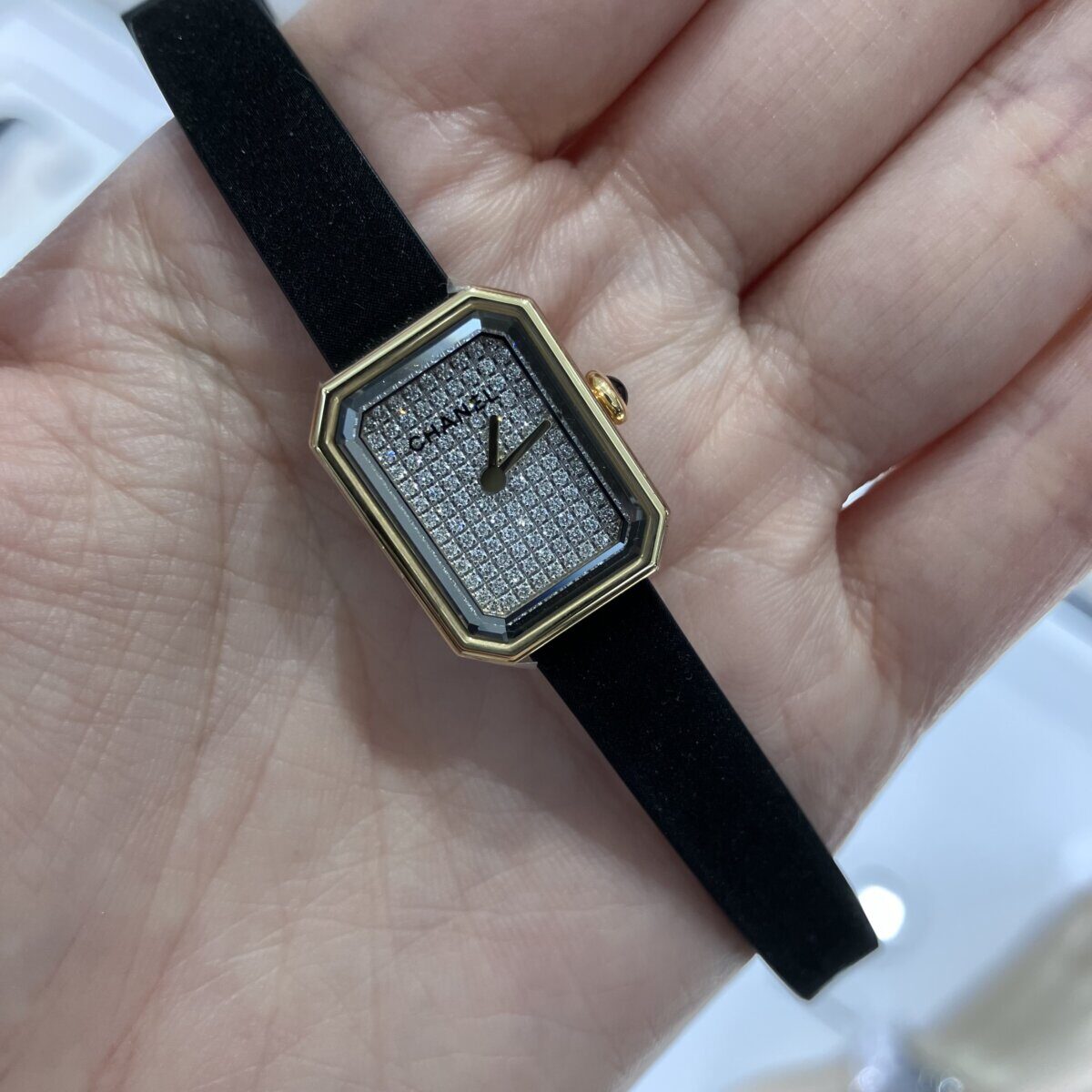 CHANEL 】シャネル初の腕時計「 プルミエール 」から、贅沢な輝きを