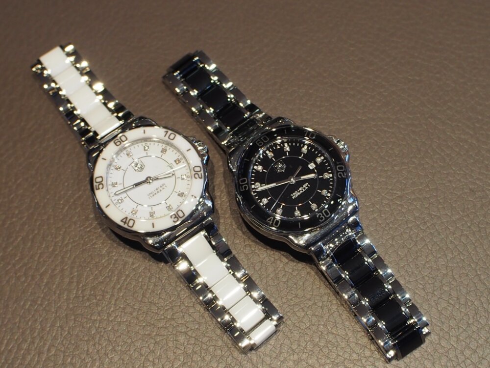 女性の華奢な腕にもそっと溶け込みます。タグ・ホイヤー「フォーミュラ