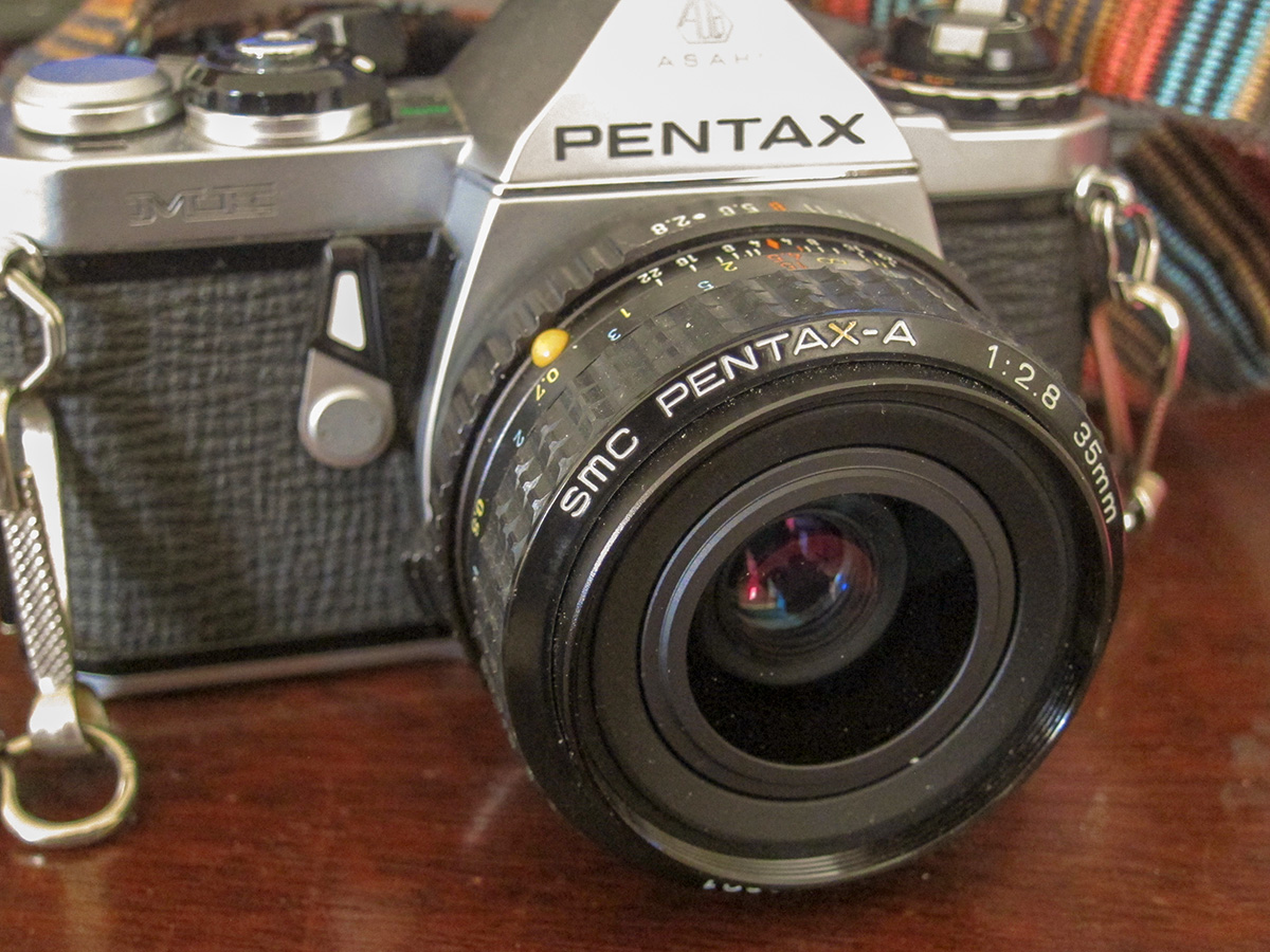 Shooting the 35mm f/2.8 SMC Pentax-A lens - Down the Road
