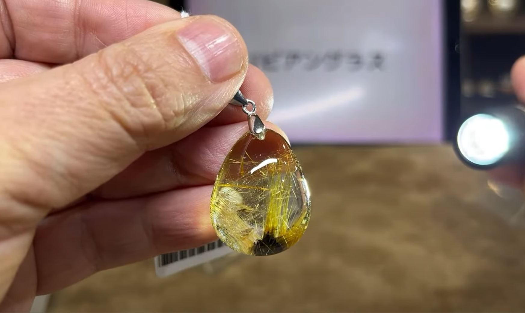 放射ルチルクォーツペンダントトップ〜胸元で輝く小さな太陽