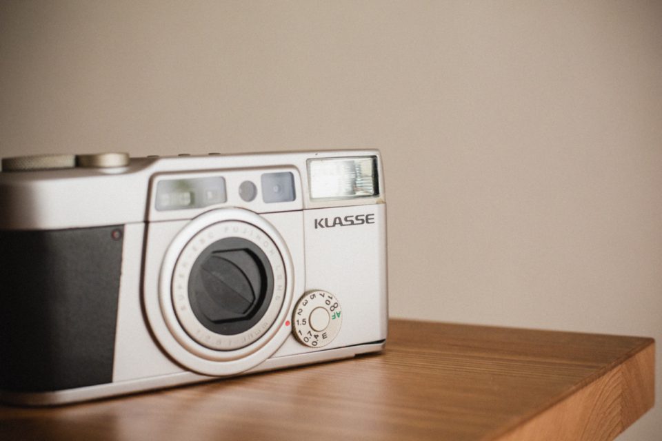 旅×フィルムカメラ第8弾] カメラ女子にオススメ！FUJIFILM KLASSE