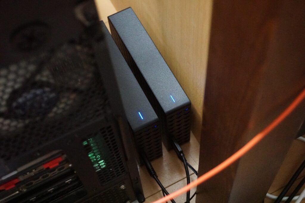 Seagateの外付けハードディスク8TBと10TBを買ってみた。果たして中身は