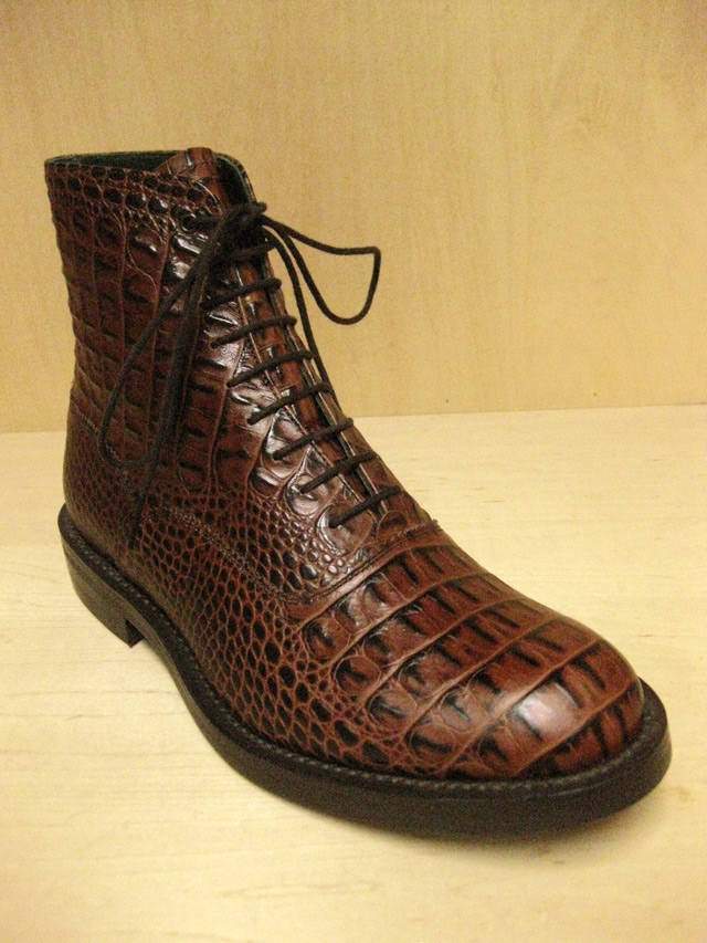 Tricker's クロコダイル エンボス オックスフォード ブーツ（Blood