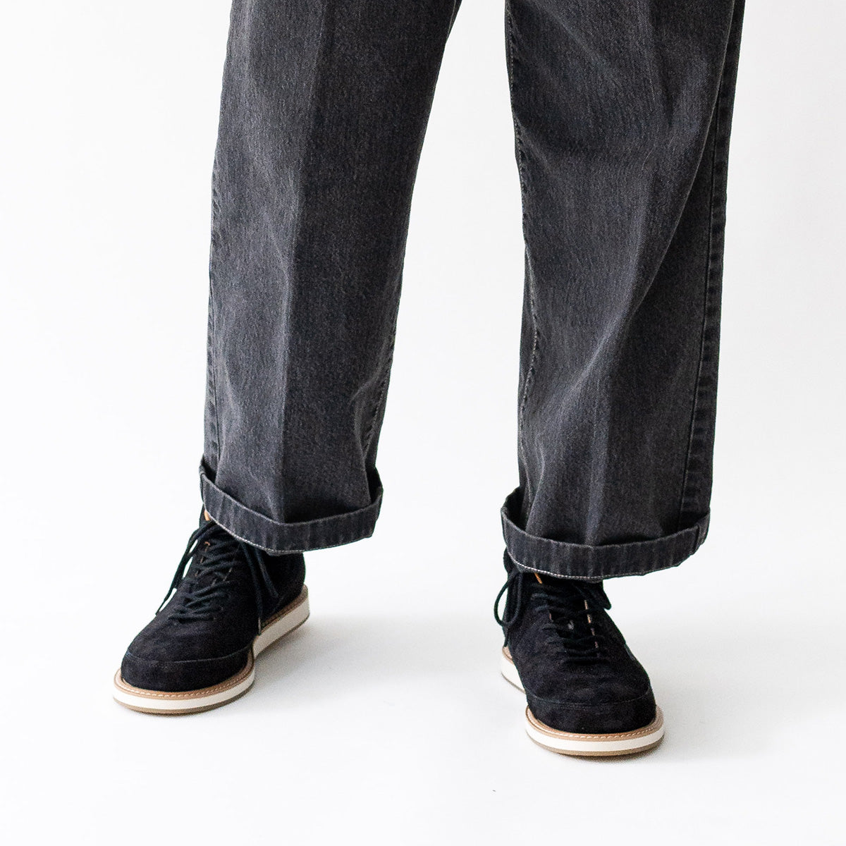 マーク-ブラック-軽量で幅広の歩くために作られたブーツライクな