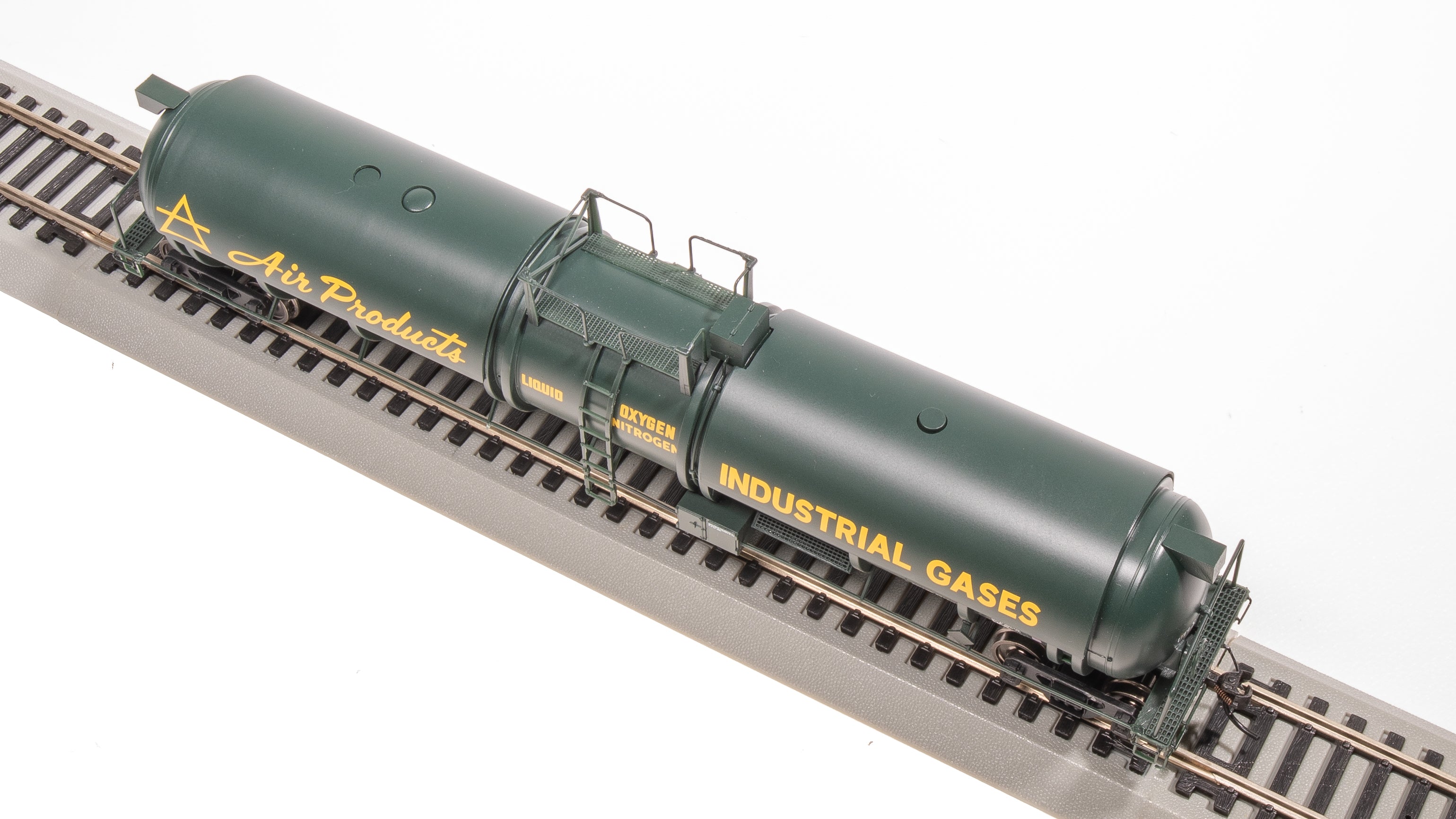 8040 Cryogenic Tank Car, Air Products, Single Car, HO
