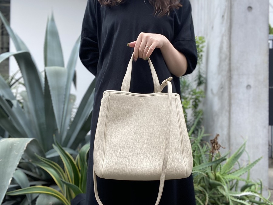 新入荷情報】CELINE/セリーヌからスモールフォールドカバ入荷