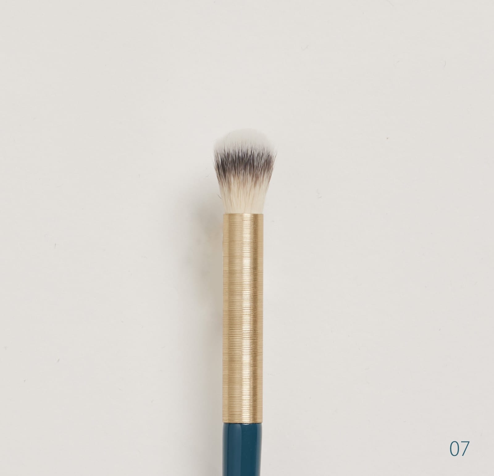 AMBITION MAKE UP BRUSH – BYTF
