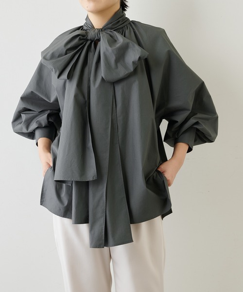 Whim Gazette（ウィムガゼット）の「ボウタイドルマンブラウス（シャツ