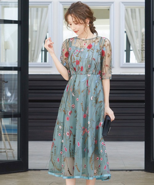 niana（ニアナ）の「ヴィンテージ風フラワー刺繍結婚式ワンピース