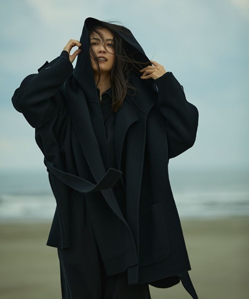 ETRE TOKYO（エトレトウキョウ）の「フーディーリバートレンチコート