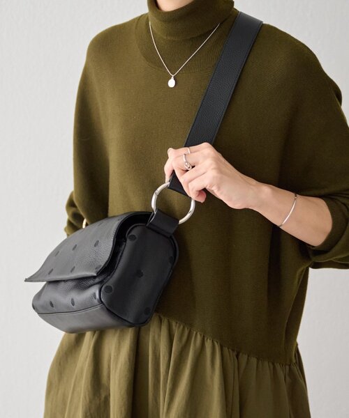 m*o様 ビアズリー ブラックレザードットショルダーバッグ 本革》ドット