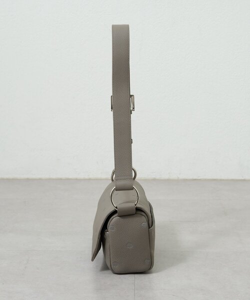 m*o様 ビアズリー ブラックレザードットショルダーバッグ 本革》ドット