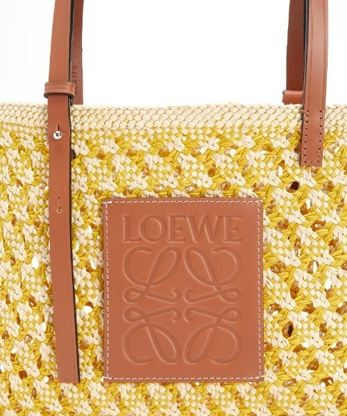 LOEWE（ロエベ）の「スクエア バスケットバッグ スモール (蜂の巣編み