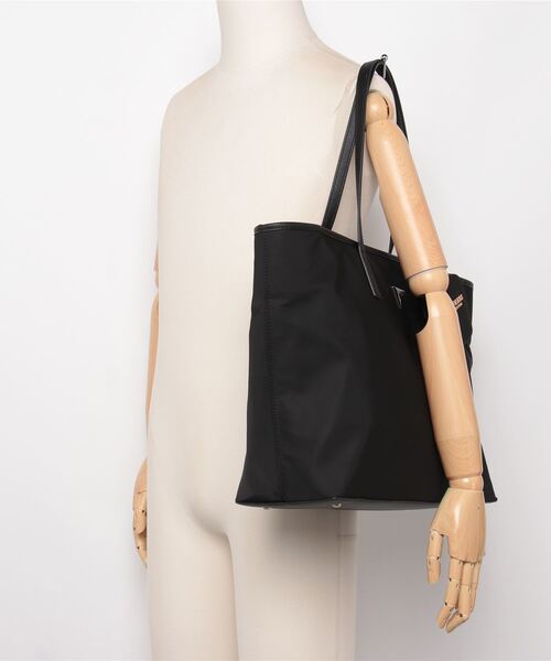 ECO Gemma Large Tech Tote トートバッグ | GUESS(ゲス) JAPAN 公式