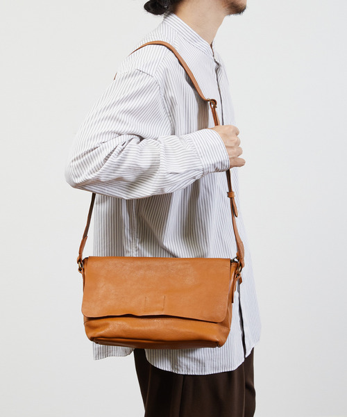 BICASH ビカーシ / レザーショルダーバッグ 牛革サコッシュ / B827