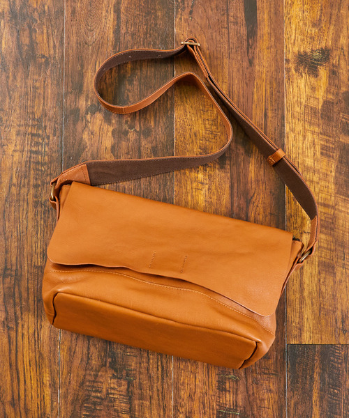 BICASH ビカーシ / レザーショルダーバッグ 牛革サコッシュ / B827