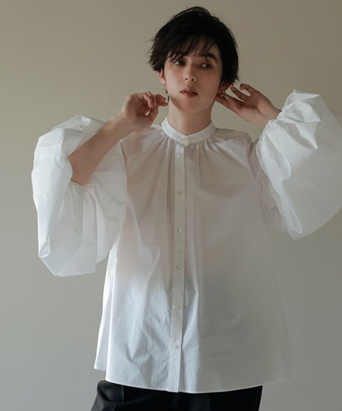 ETRE TOKYO（エトレトウキョウ）の「コットンボリュームスリーブシャツ