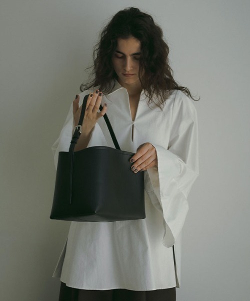 ETRE TOKYO（エトレトウキョウ）の「ナローショルダーランドスケープ