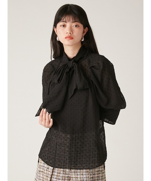 LILY BROWN（リリーブラウン）の「ラグランオーガンザボウタイブラウス