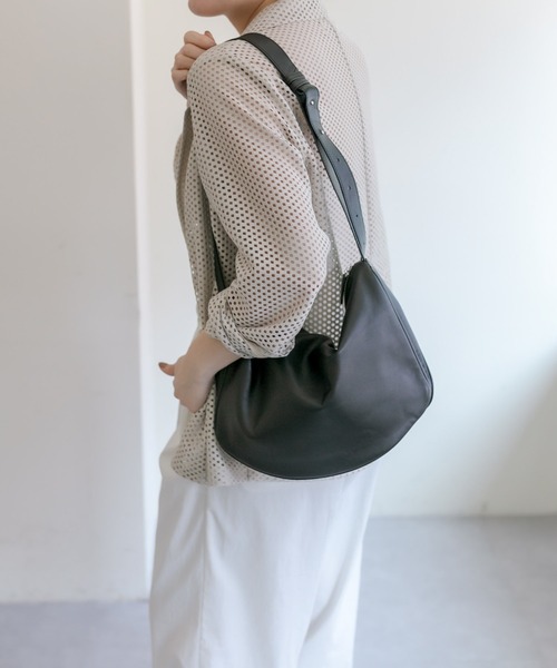 ear PAPILLONNER（イアパピヨネ）の「《牛革》スワローマチショルダー