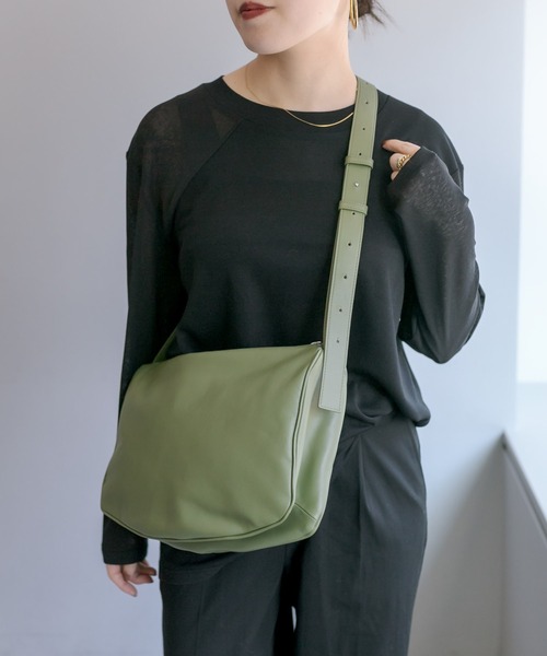 ear PAPILLONNER（イアパピヨネ）の「《牛革》スワローマチショルダー