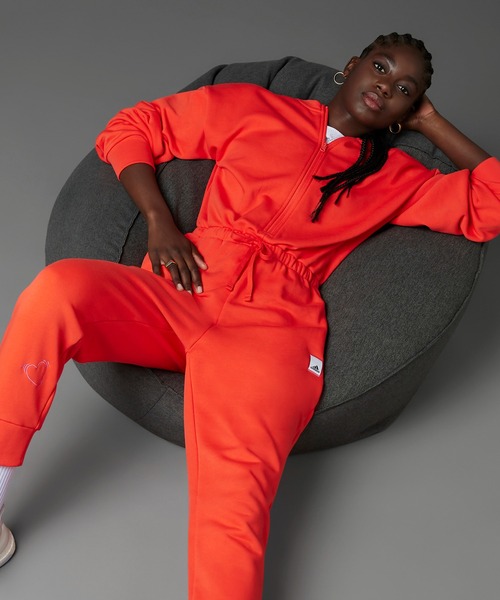 adidas（アディダス）の「バレンタインデー ジャンプスーツ