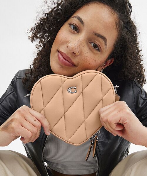 COACH（コーチ）の「ハート クロスボディ・キルティング（ショルダー