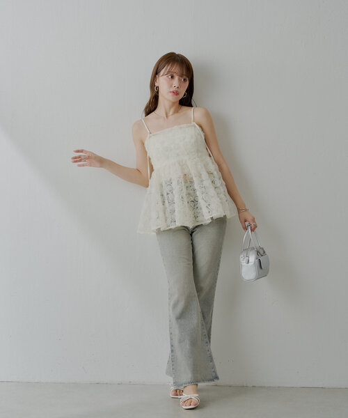 Chico（チコ）の「【SALON by Chico】ローズチュールペプラムブラウス