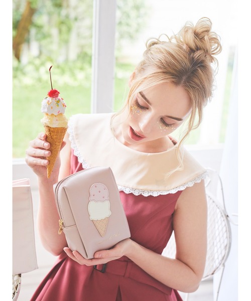 Maison de FLEUR（メゾンドフルール）の「アイススクエアポーチ