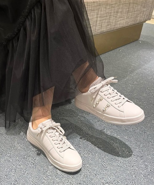 軽量】ビジュー付きコートスニーカー（スニーカー）｜+diana（プラス
