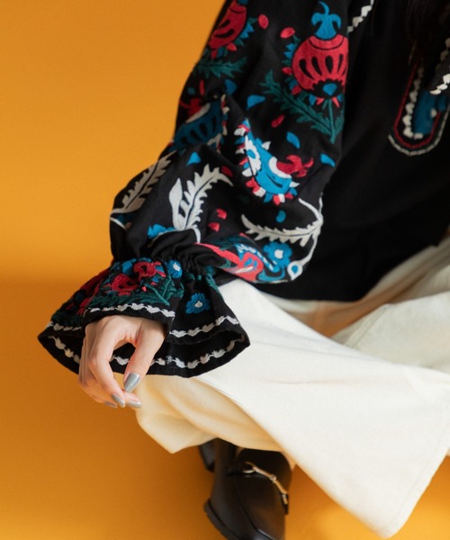 AMERICAN RAG CIE（アメリカンラグシー）の「LEIN 花柄刺繍ブラウス