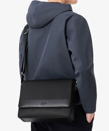 LACOSTE｜ラコステのメッセンジャーバッグ（ブラック/黒色系・ライン柄