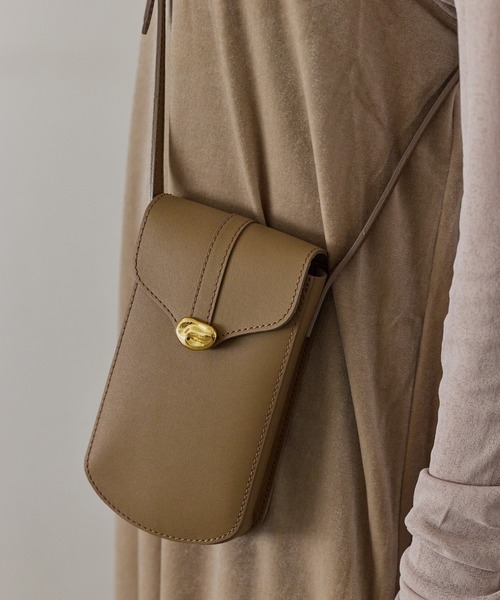 russet（ラシット）の「《gem_by russet》レザーフラップスマホ