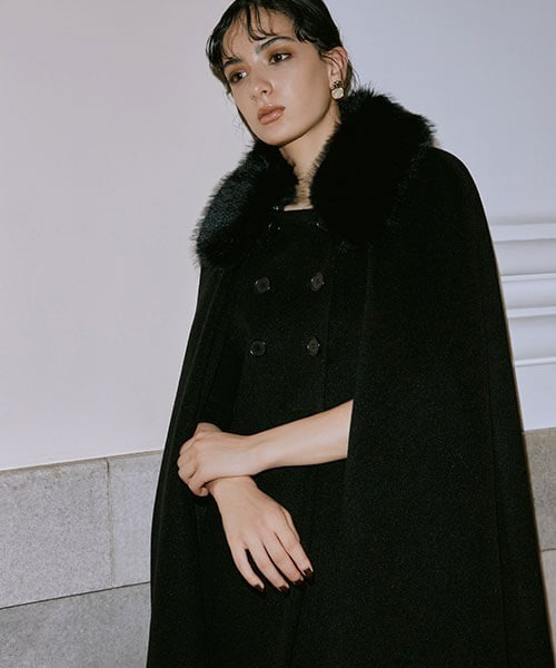 EIMY ISTOIRE（エイミーイストワール）の「フェイクファーカラーマント