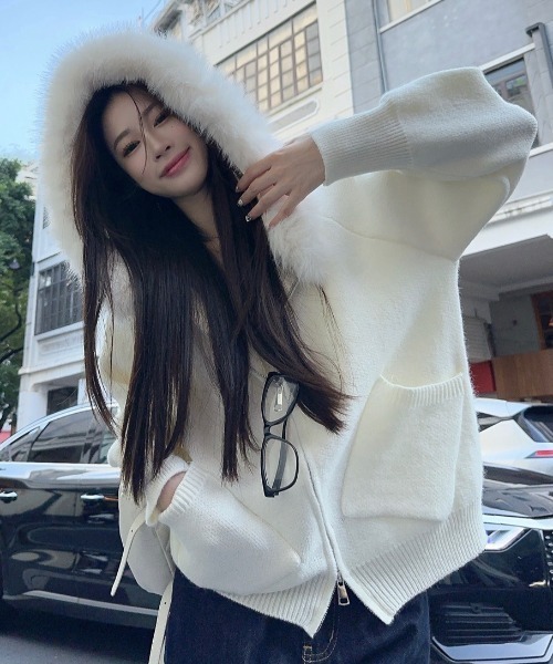 DIAVEL（ディアベル）の「ファー付きニットパーカー/フード付きニット