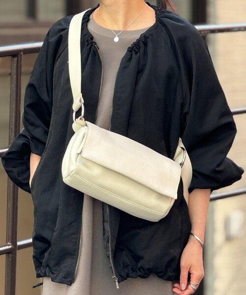 BEARDSLEY（ビアズリー）の「《本革》レザーボディバッグ（ショルダー