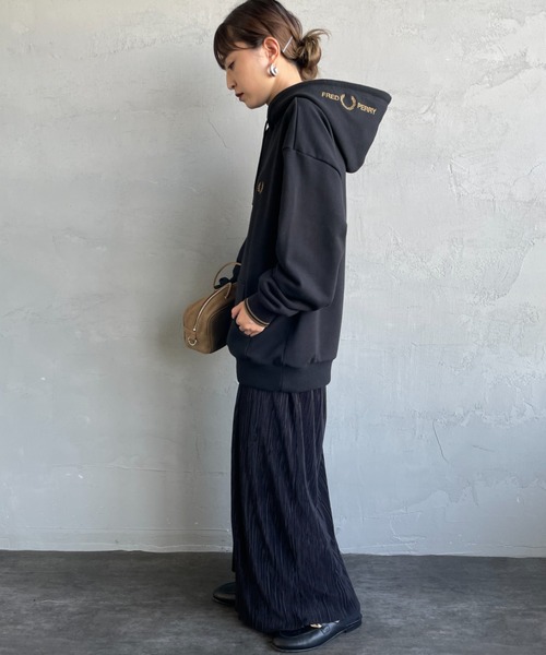 FRED PERRY/フレッドペリー] 別注 フードロゴ刺繍スウェットパーカー