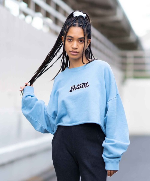 X-girl（エックスガール）の「GRAFFITI LOGO SWEAT CROPPED TOP