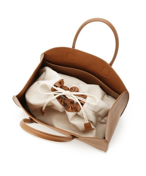 Mila Owen（ミラオーウェン）の「巾着付きラージボストンバッグ