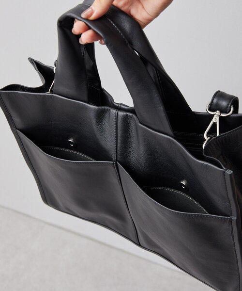 ear PAPILLONNER（イアパピヨネ）の「《本革/A4サイズ対応/2way/付属で