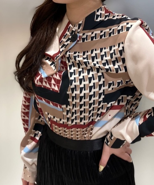 セール】[冨張愛コラボ] ジオメトリックブロックプリントブラウス