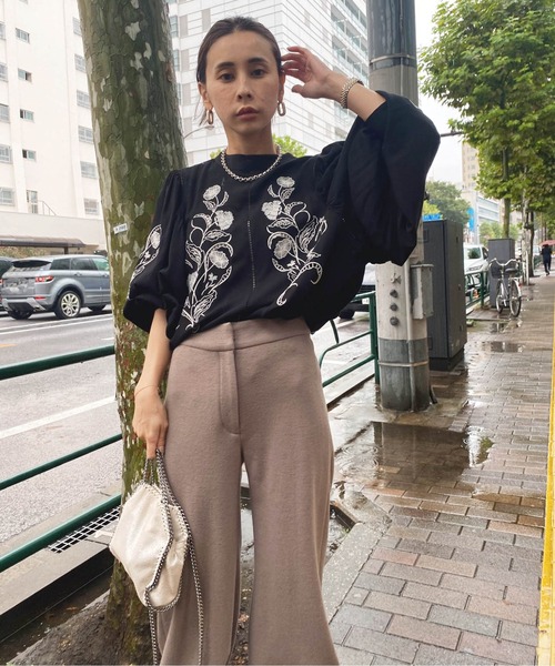 Ameri（アメリ）の「LADY EMBROIDERY PUFF BLOUSE（シャツ/ブラウス