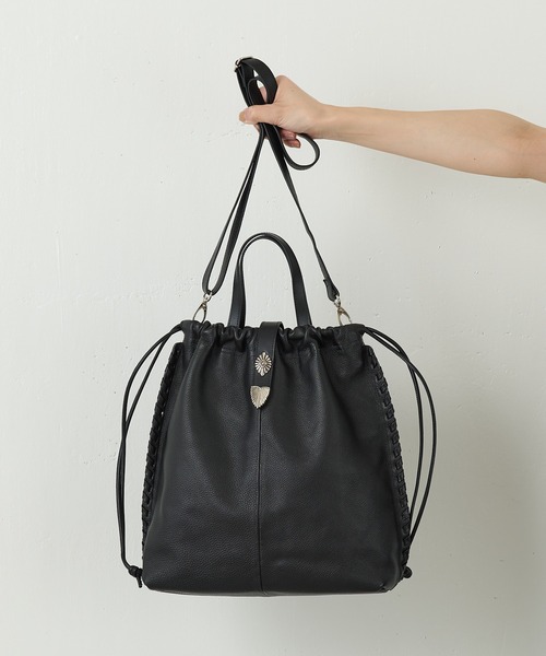 ear PAPILLONNER（イアパピヨネ）の「バックル巾着ショルダーバッグ L