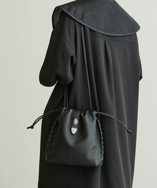 ear PAPILLONNER（イアパピヨネ）の「バックル巾着ショルダーバッグ S