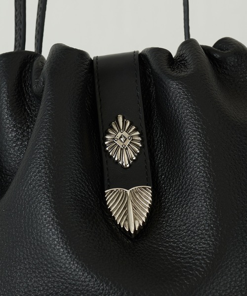 ear PAPILLONNER（イアパピヨネ）の「バックル巾着ショルダーバッグ S